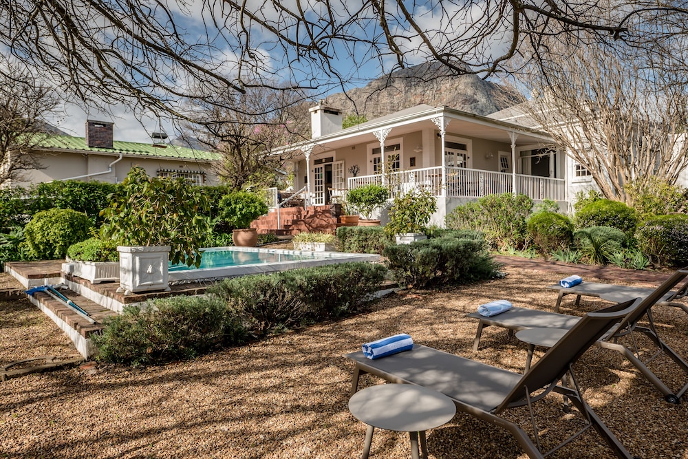 corner house residence