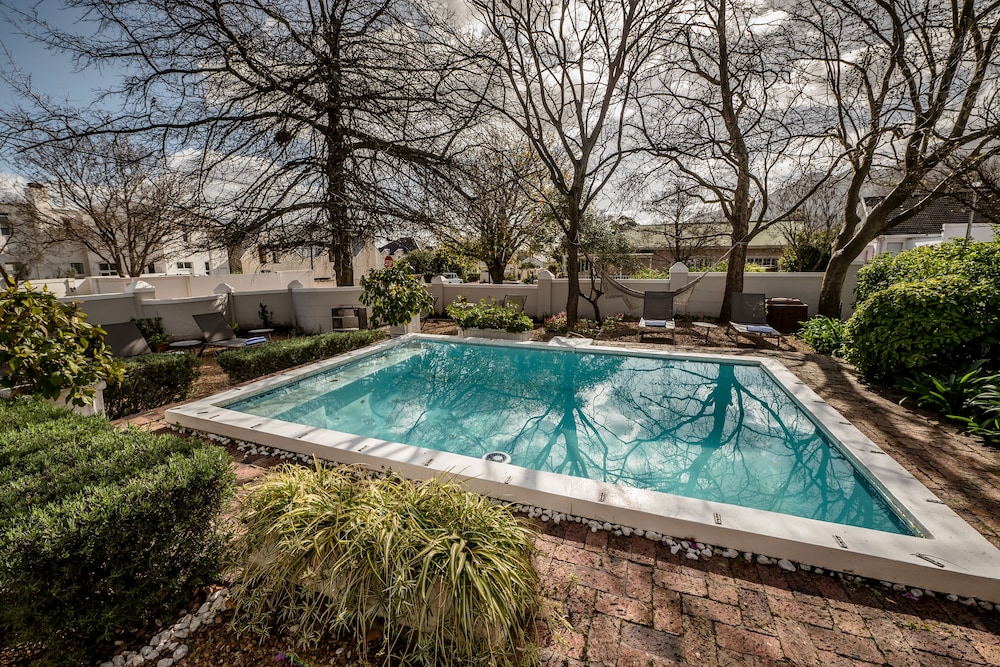 corner house residence