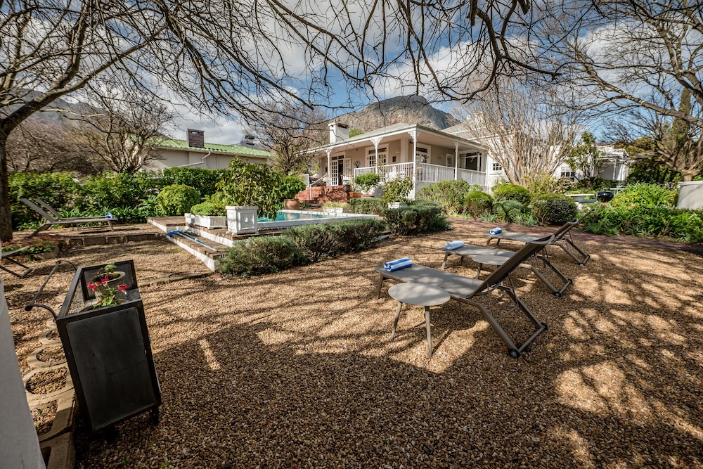 corner house residence