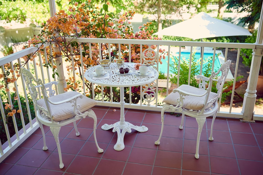 corner house residence