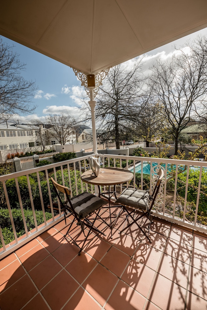 corner house residence