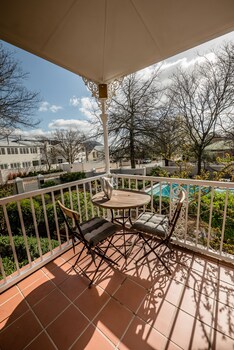 corner house residence