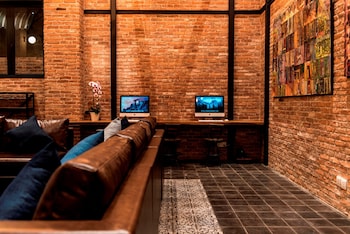 aquarius hotel and urban resort phnom penh