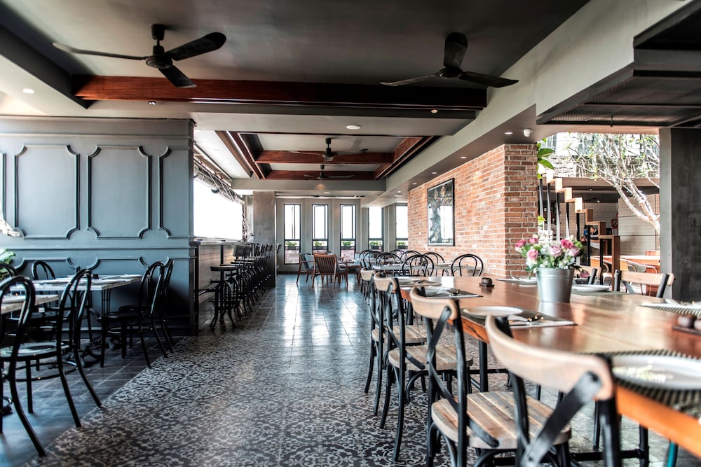 aquarius hotel and urban resort phnom penh