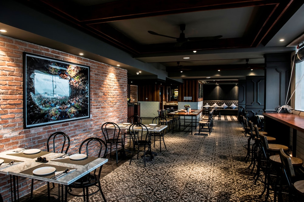 aquarius hotel and urban resort phnom penh