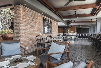 aquarius hotel and urban resort phnom penh