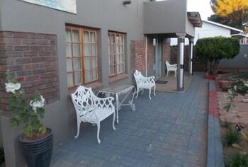 Aligeo Guest House,Near Empilisweni District Hospital,4 star