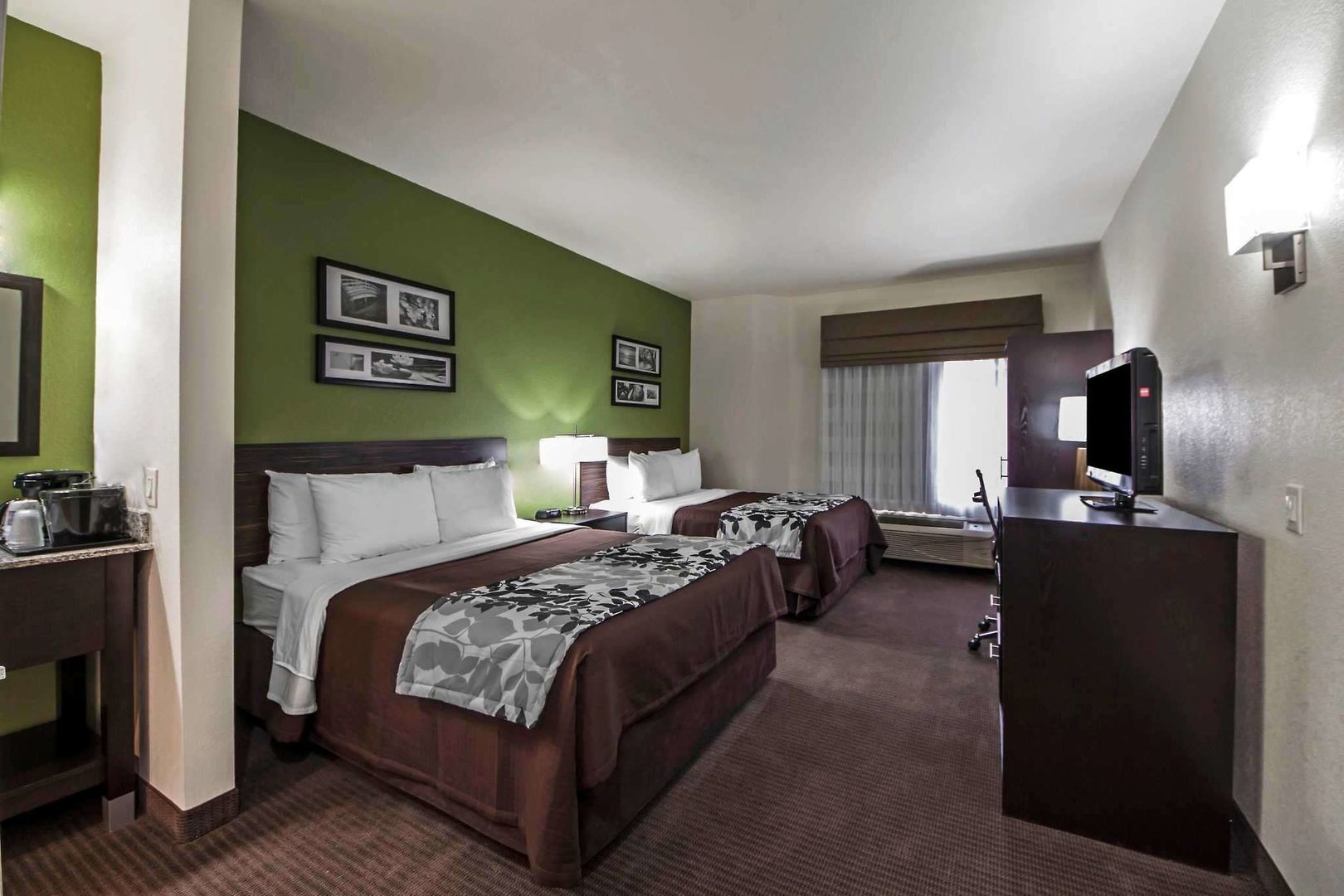 sleep inn and suites tulsa central i 44