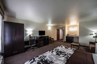 sleep inn and suites tulsa central i 44