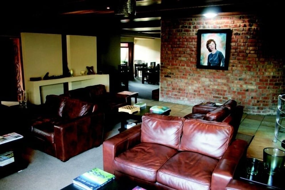 a la marthas air port guest house adults only