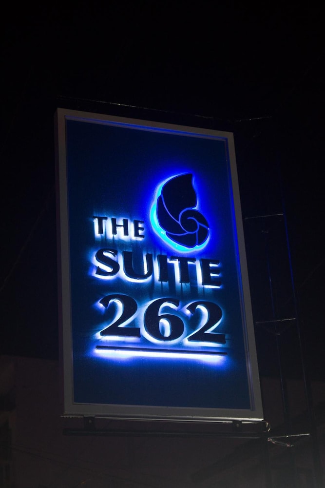 the suite 262