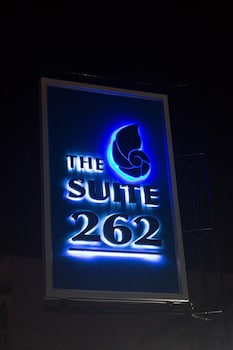 the suite 262