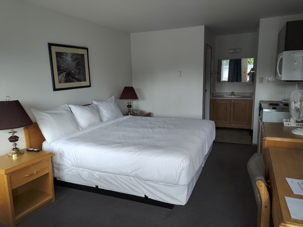 Chalet Inn,Terrace>>Kitimat,3 star
