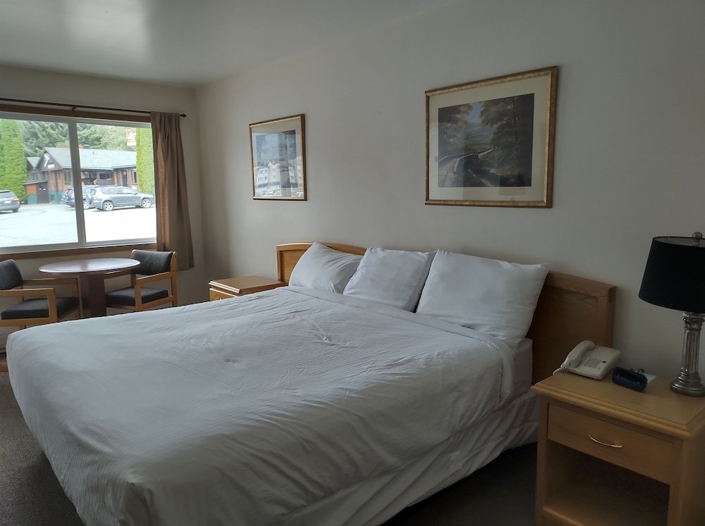 Chalet Inn,Terrace>>Kitimat,3 star