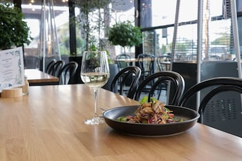 suncourt hotel and conference centre