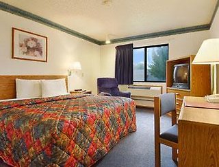 Super 8 By Wyndham Omaha/West Dodge,Douglas County>>Douglas,2 star