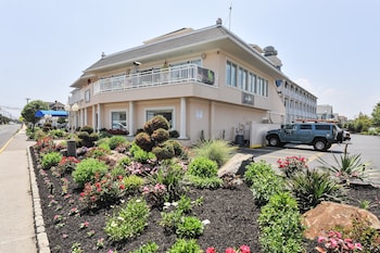 the white sands oceanfront resort and spa