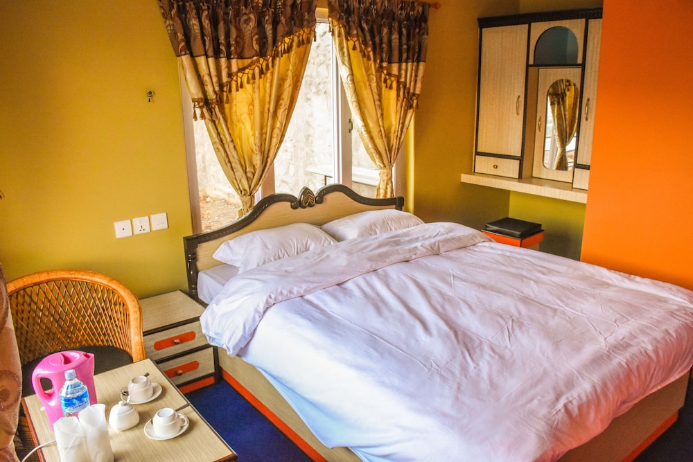 hotel seven lake paradise