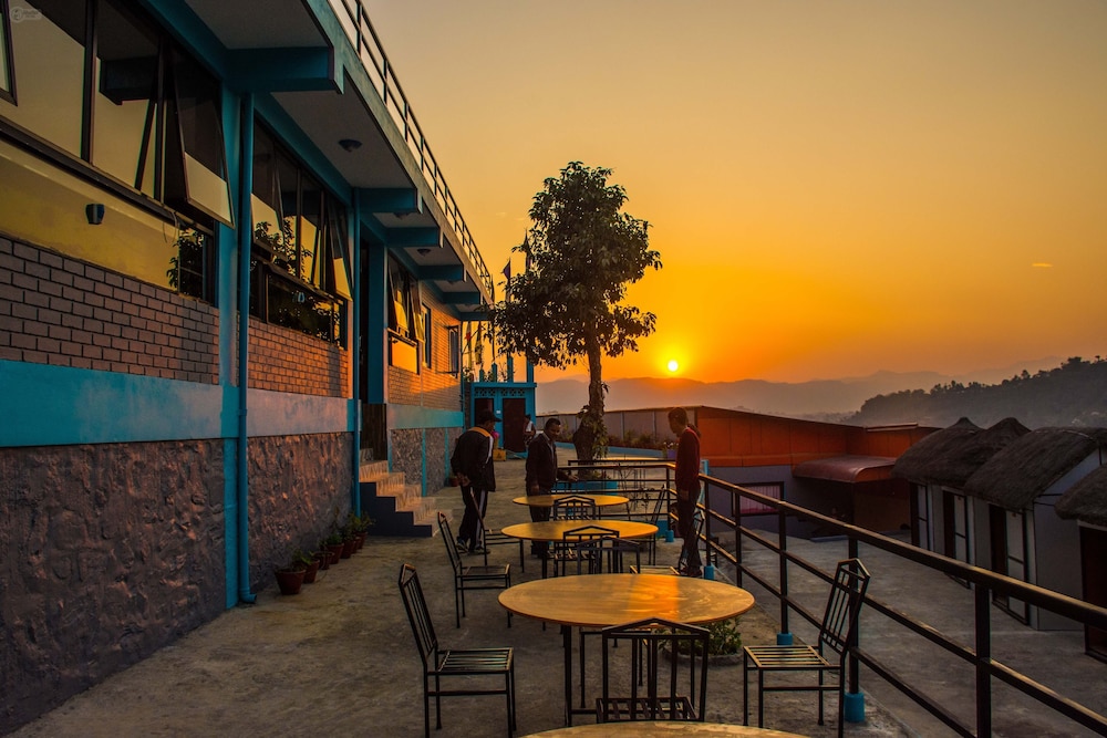 hotel seven lake paradise