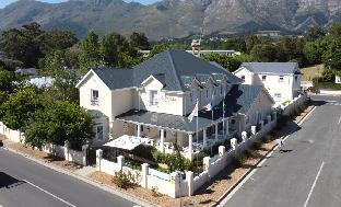 Le Petit Paris,Cape Winelands>>Cape Town,4 star