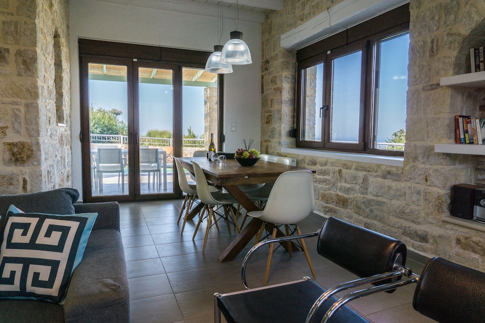 villa ikaros