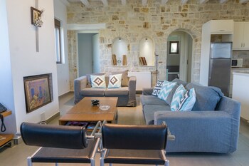 villa ikaros