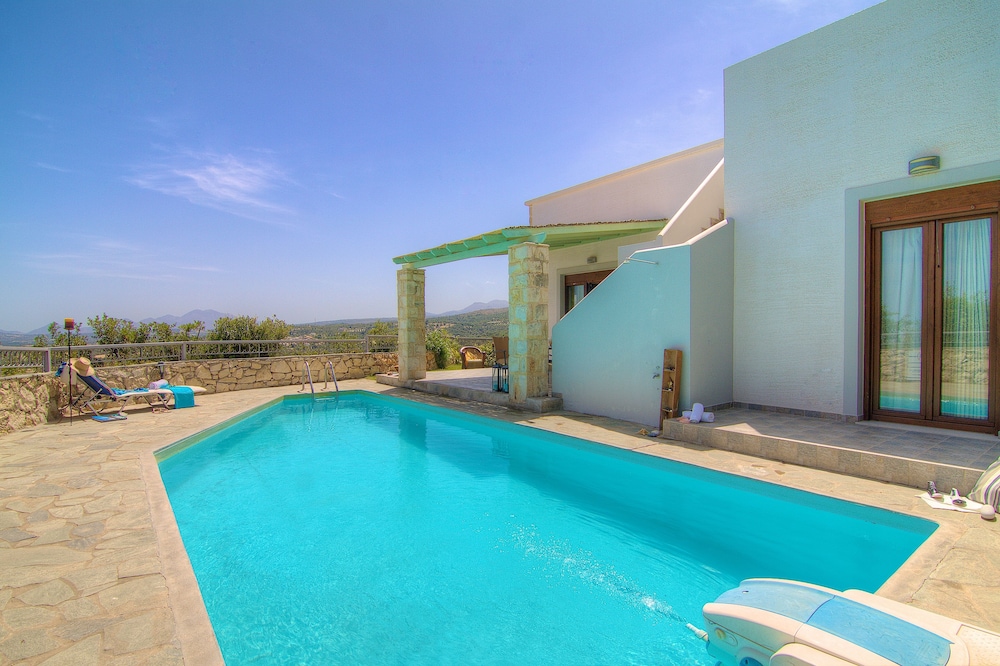 villa ikaros