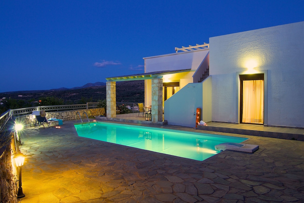 villa ikaros
