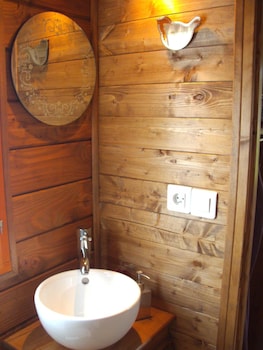 Les Roulottes De La Brauderie,Brissarthe>>Angers,3 star