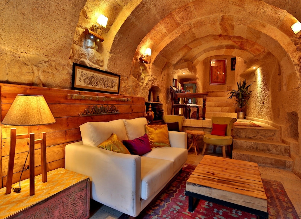elaa cave hotel
