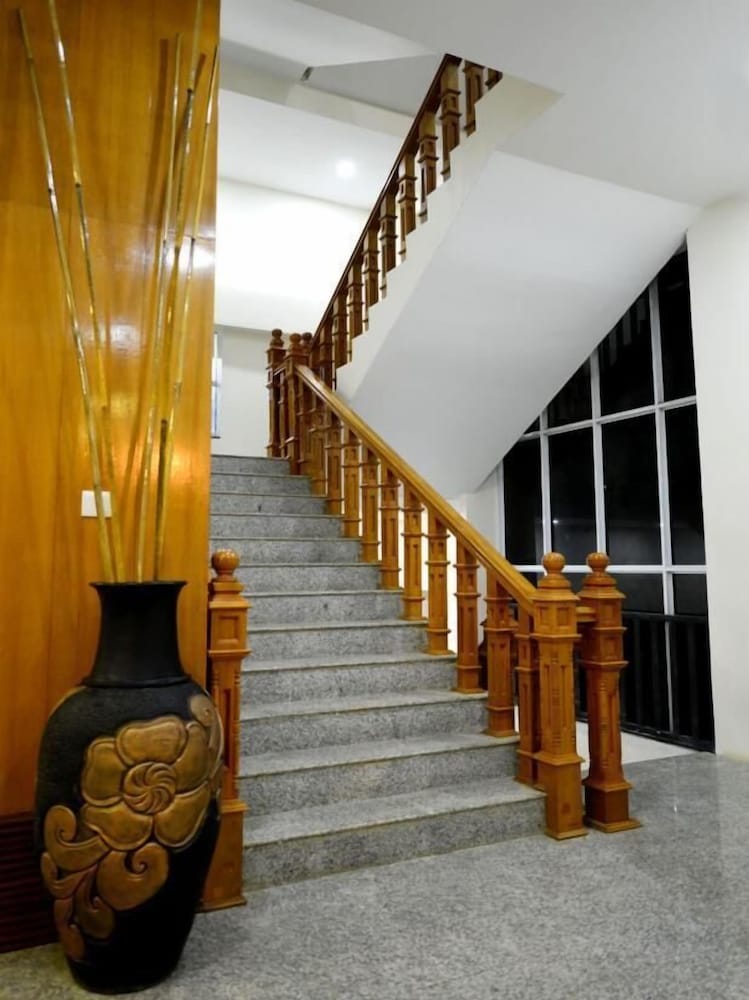 uct taunggyi hotel
