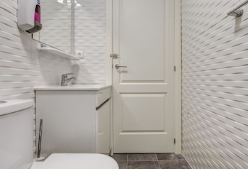 hostel seven hills adults only