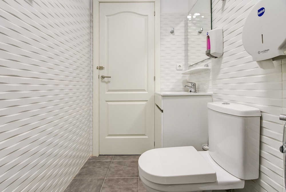 hostel seven hills adults only