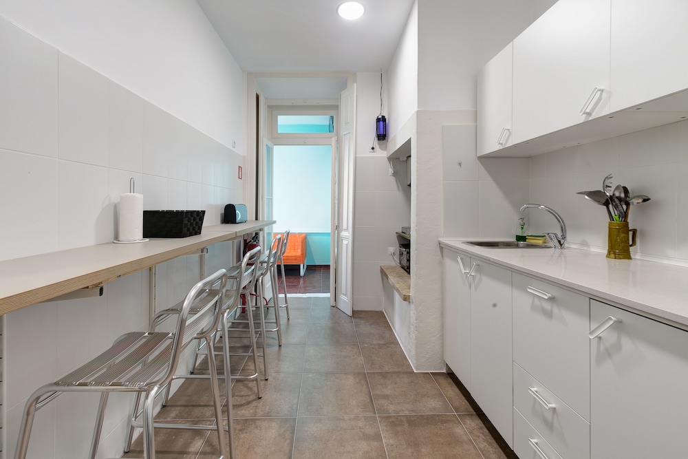 hostel seven hills adults only