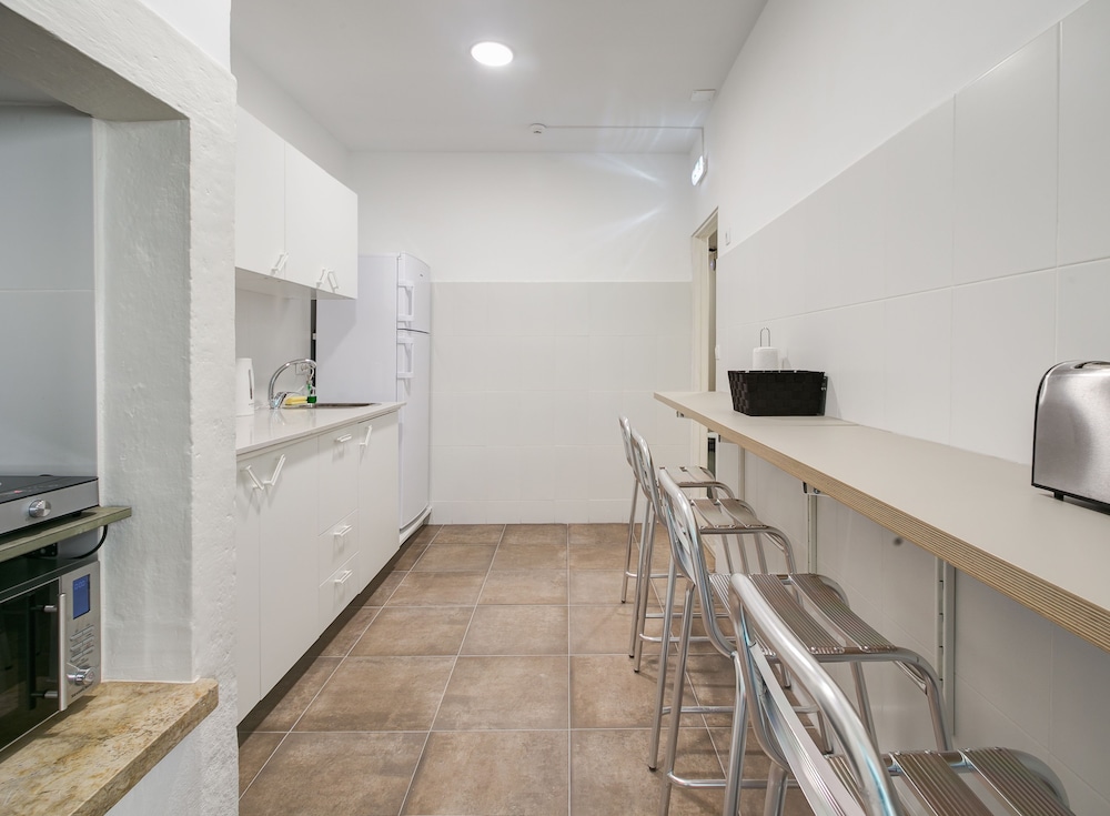 hostel seven hills adults only