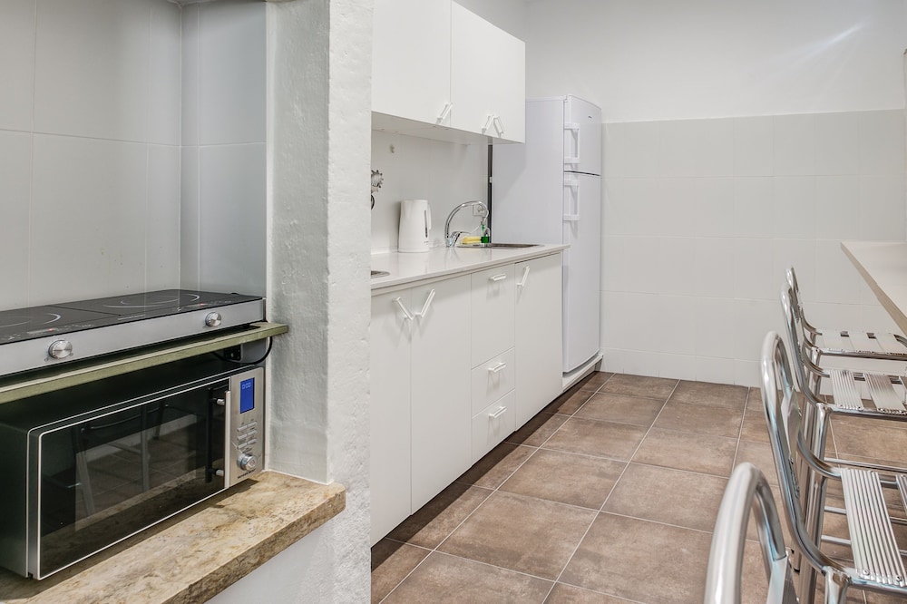 hostel seven hills adults only