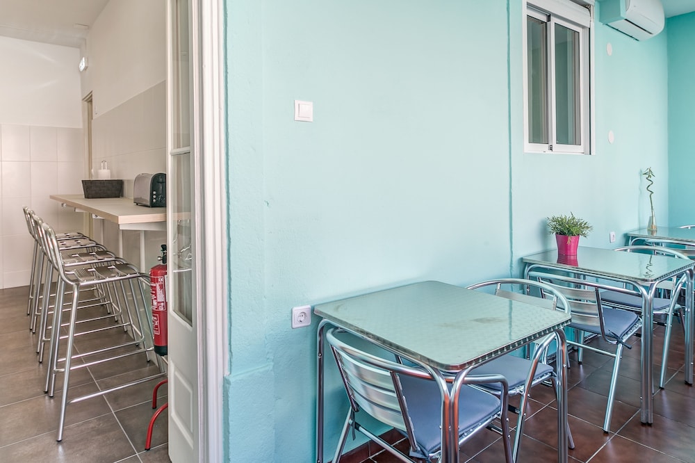 hostel seven hills adults only