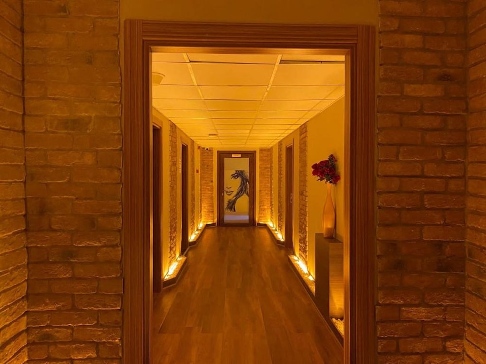 royal inci airport hotel