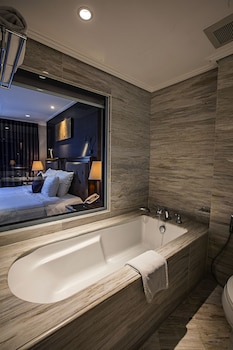 the chi boutique hotel