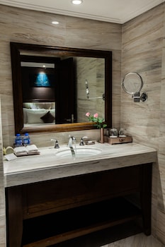 the chi boutique hotel