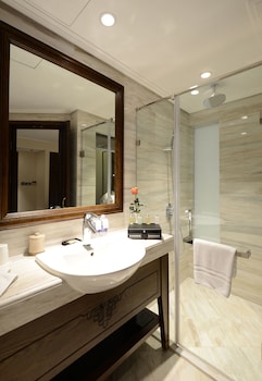 the chi boutique hotel