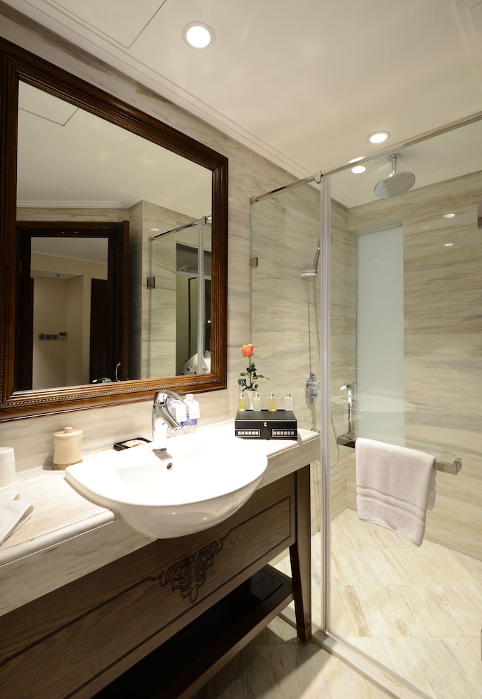 the chi boutique hotel