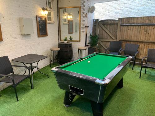 The Kings Head Hotel,Bexley>>Acton,4 star