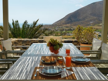 Afoura Houses By K&K,Fira>>Exo Gonia,3 star