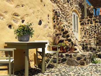 Afoura Houses By K&K,Fira>>Exo Gonia,3 star