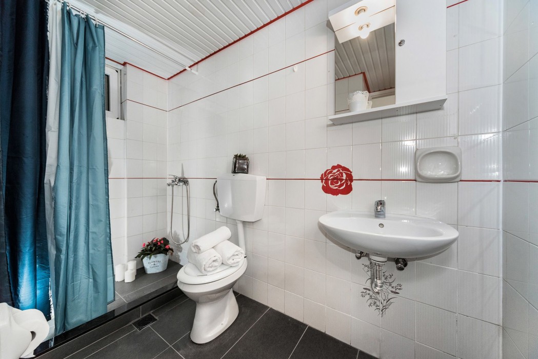 ikaros suites