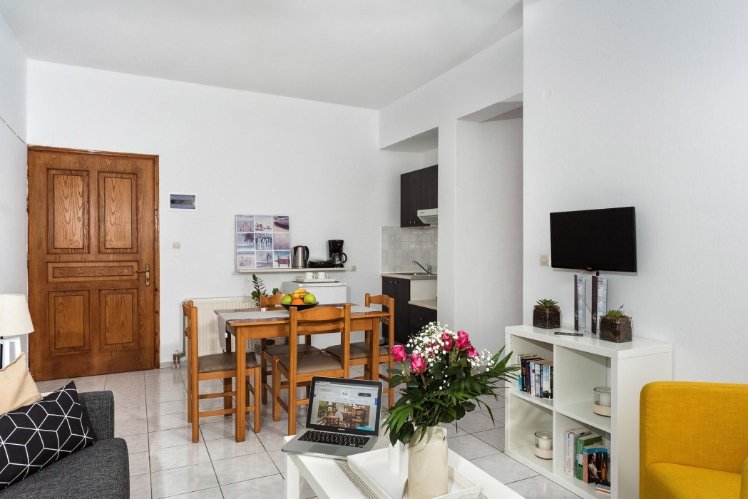 ikaros suites