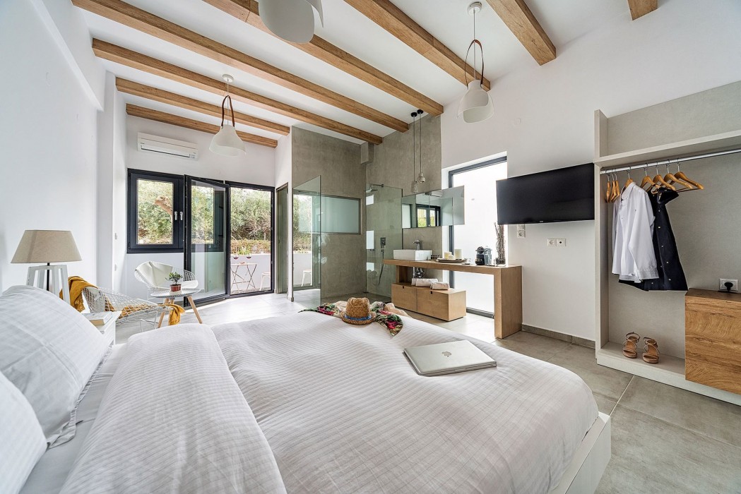 ikaros suites
