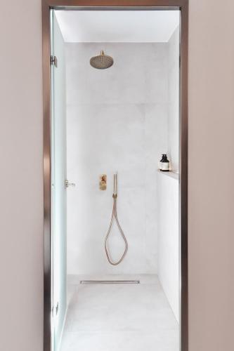 ikaros suites