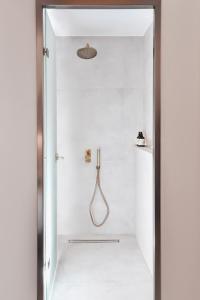 ikaros suites